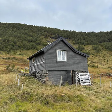 Simple And Cozy In Scenic Surroundings
